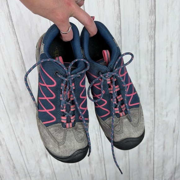 Merrell Blue and Pink Hiking Shoes - Picture 3 of 8